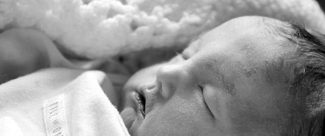 高龄产妇孕38周检查胎死腹中,孕妇失声大哭,医