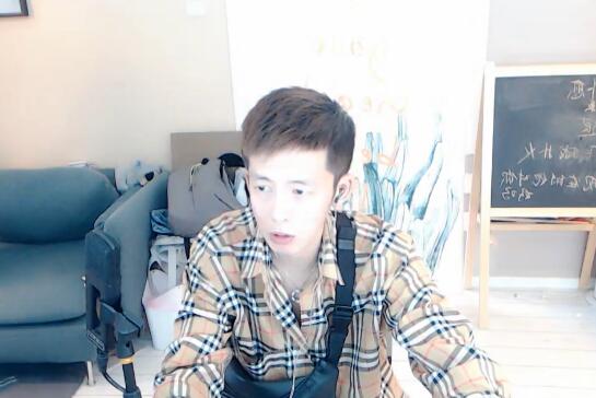 王冕自爆YY消费过千万 去女徒弟家直播让神豪