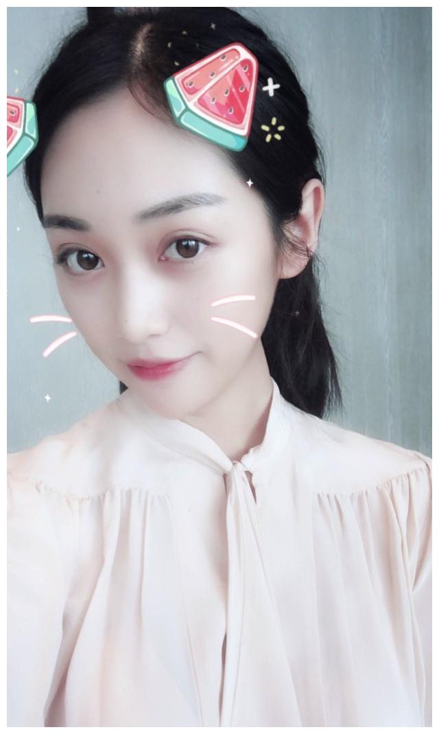 大连足球新势力,霸气美女老板领衔球队,坐专机