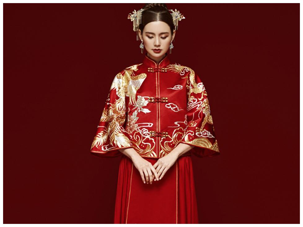 假如你明天就要结婚,6套凤冠霞帔可以选一套,