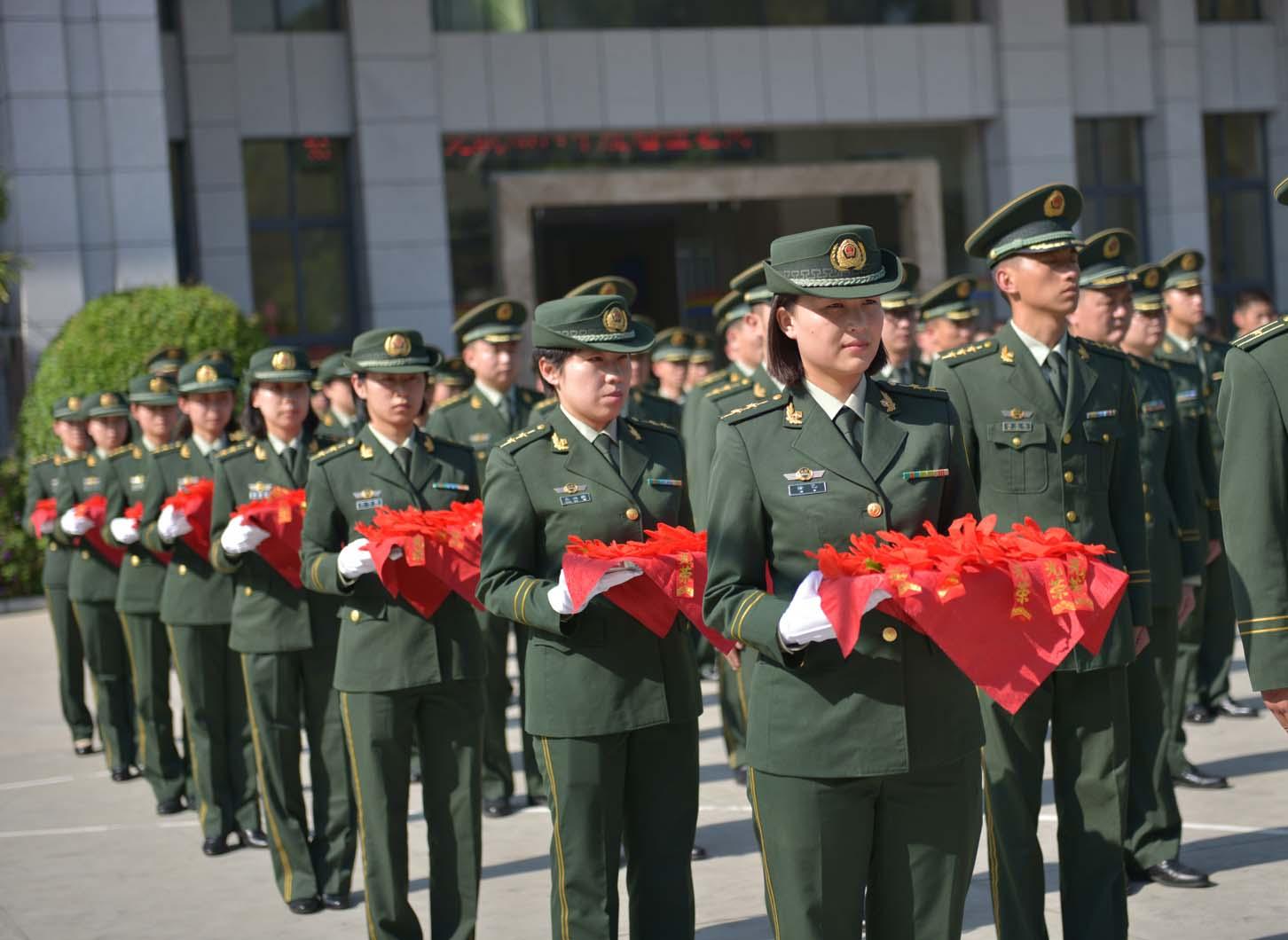 在部队,服役8年的士官,是选择退伍还是继续服