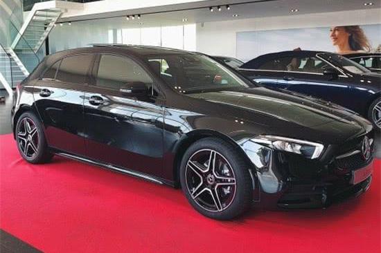 全新奔驰A级来了，颜值爆表，网友：比GLA还要帅气很多！