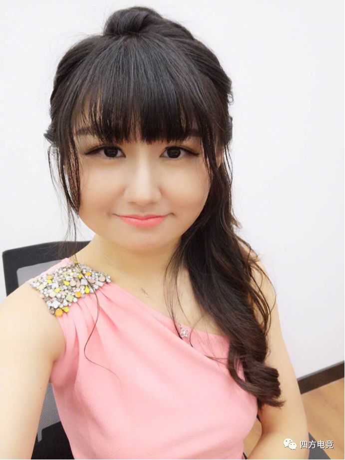 电竞圈主播小苍P图过度被网友吐槽,宅男女神竟