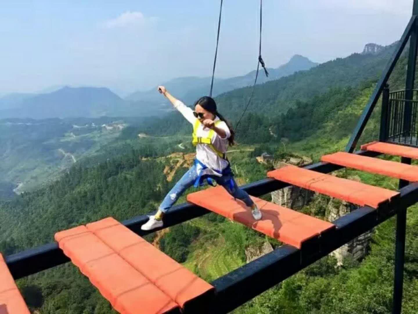 重庆被抖音带火后,越南游客也来数人头,网友