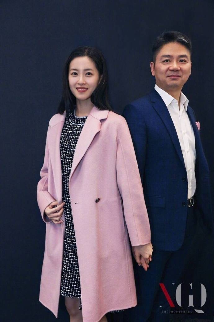 被前妻抛弃的穷小子,如今身价500亿豪车众多,连马云也佩服!