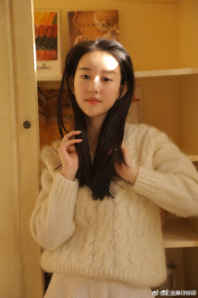 她叫王逸婷,97年,就读于杭州电子科技大学,身高