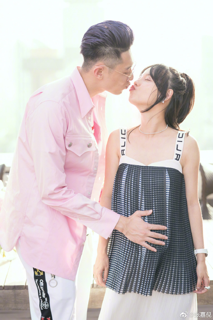 张嘉倪儿子近照曝光,长相帅气可爱,网友:买超的基因强大