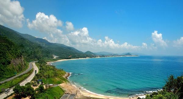 看看当年南海坠机事件中美国军机的迫降地,如