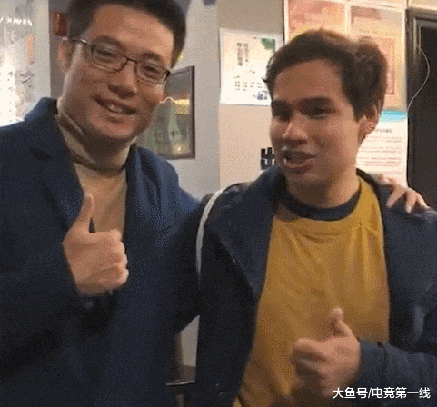 外国友人跟大司马合照 突然冒出一句口头禅 老马表情瞬间凝固!
