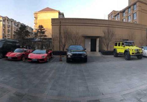 实拍国内豪车最多的停车场 宝马X6无奈沦为买菜车