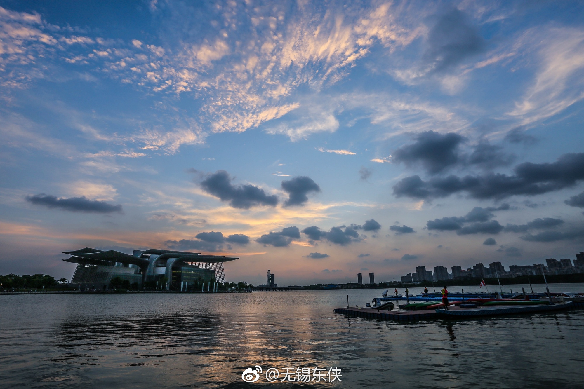 仲夏夜之—无锡大剧院.台风云雀来临之前的夏夜之云.