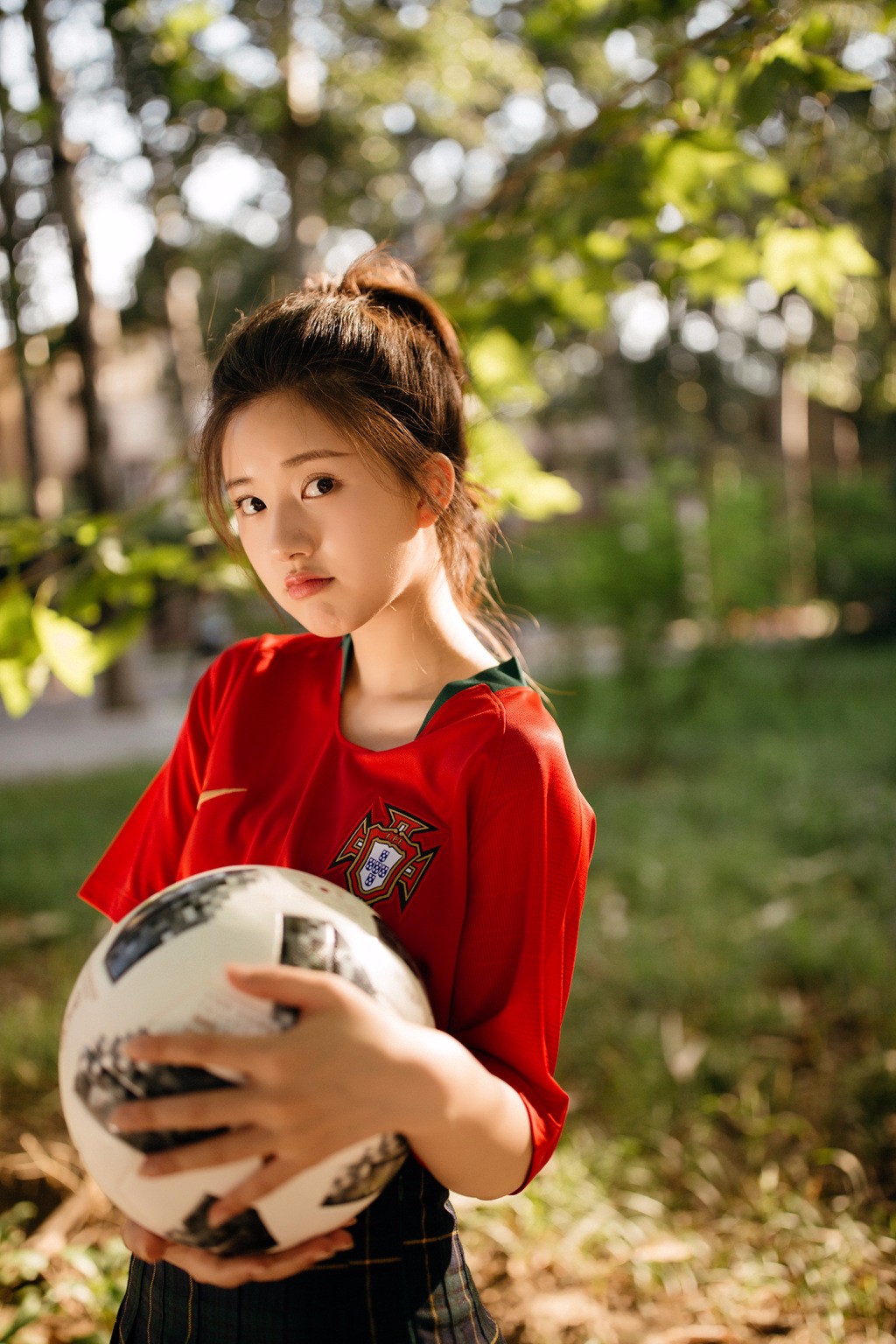 赵露思化身足球少女助力世界杯 发博表示遗憾网友:“毒奶属性”