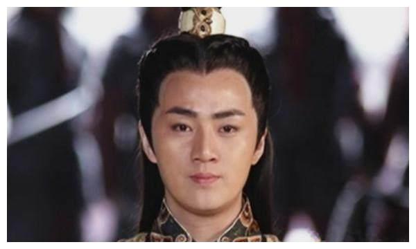 颜斶直呼齐宣王,齐宣王却要拜颜斶为师,颜斶说