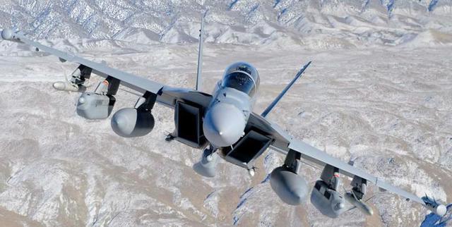 中国歼17舰载电子战飞机首飞,可掩护歼15突破