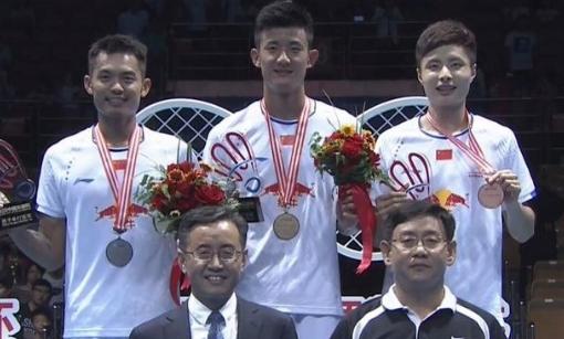 最新世界排名第七:35岁林丹踢足球练体能 亚锦