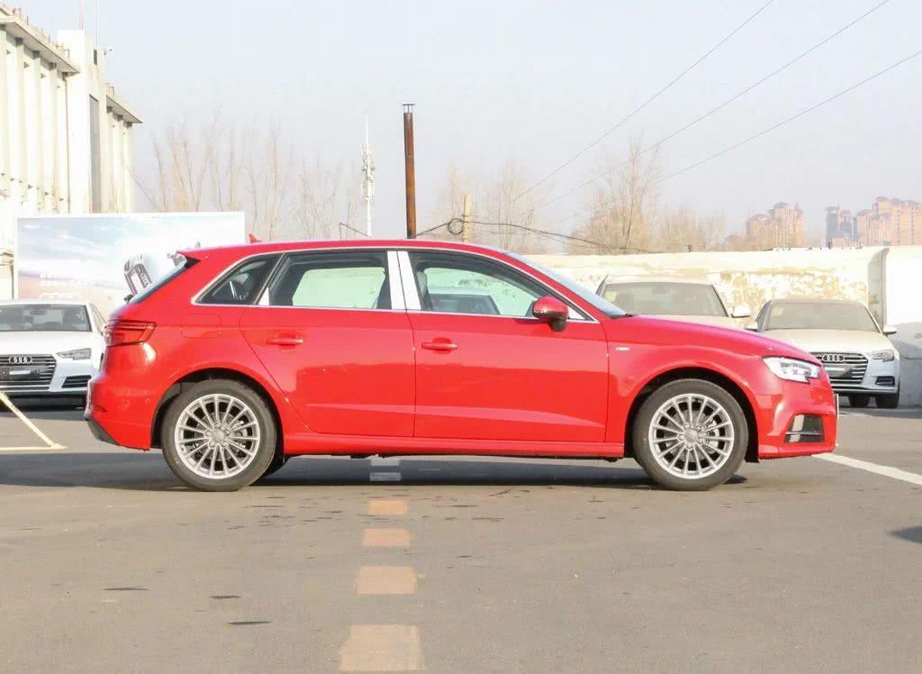 买啥奔驰GLA？奥迪新车油耗低到6.3，宝马X1都眼红，不足20万！