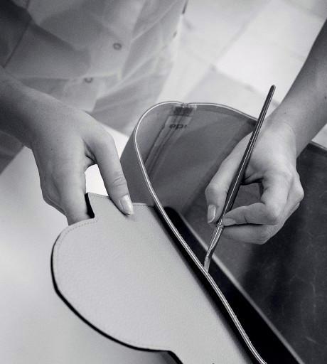 如何成为一名高级奢侈品护理师?