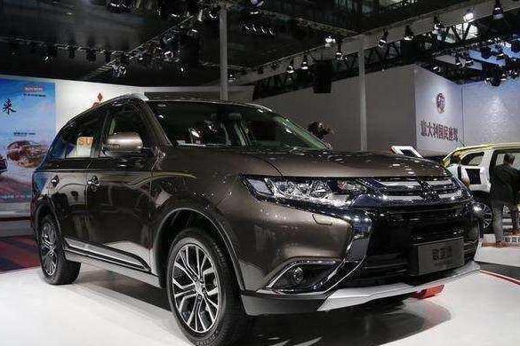 三菱又推新款，7座配四驱，霸气远超路虎，售16万普拉多不再好过