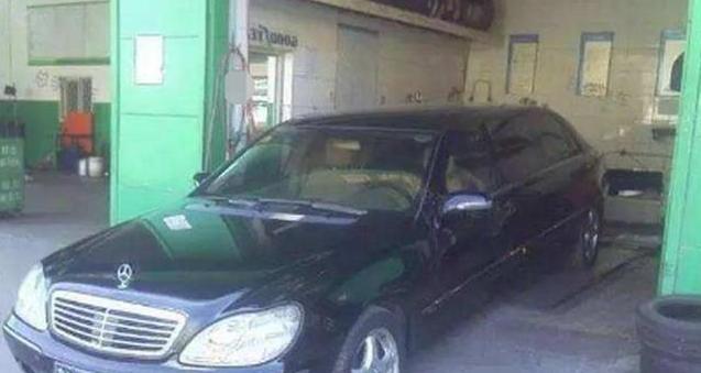 正在保养的加长奔驰S级, 光车牌值百万