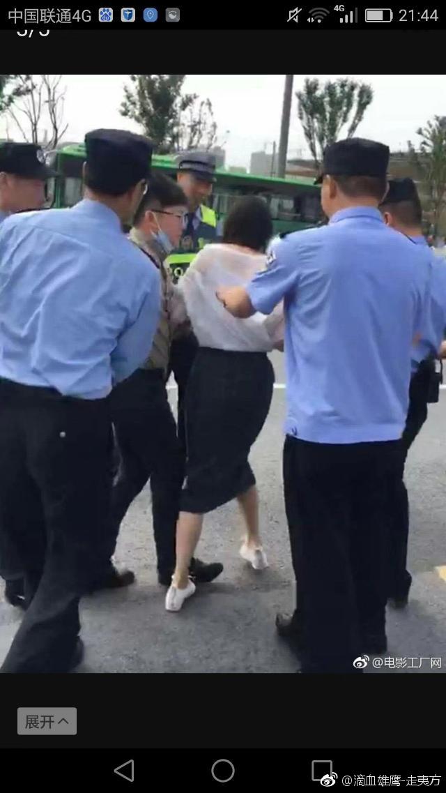 安徽省六安市讨薪老师上访被强制带离!