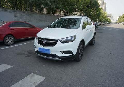 昂科拉车整身呈现流线型, 做工比较讲究, 外形时尚回头率高