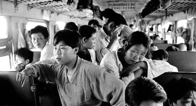 罕见老照片：图2是30年前的华西村，图3让人难以忍受