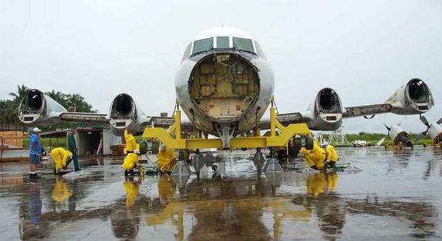 看看当年南海坠机事件中美国军机的迫降地,如