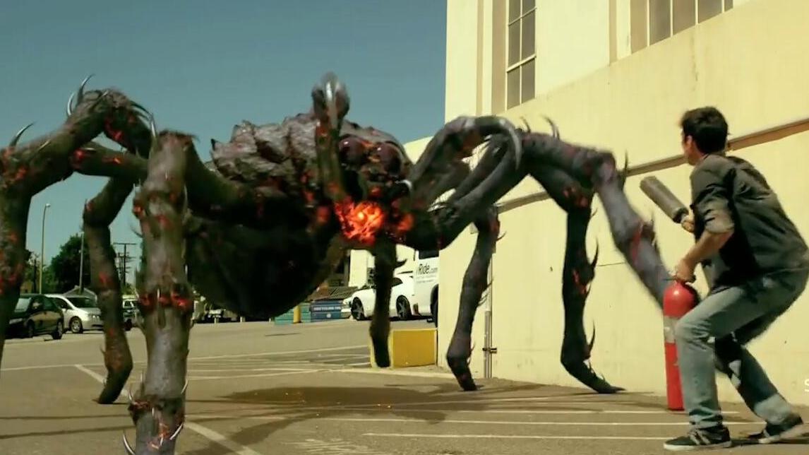 一部恐怖科幻电影,火山爆发喷射数万只巨型蜘蛛,疯狂撕咬人类