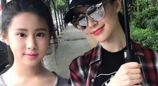 舒畅微博频发这个女孩子的照片, 遭到网友疯狂吐槽