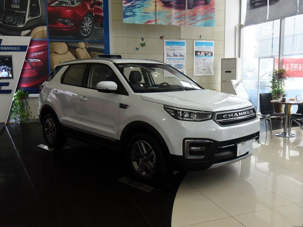 车重1.4吨，轴距2.65米，外观比宝马X1硬气，配1.5T仅7万起！