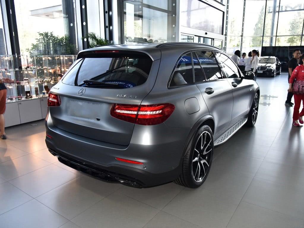 车长4.7米，配双涡轮＋V6加速4.9，比国产兄弟款高档，跌破57万