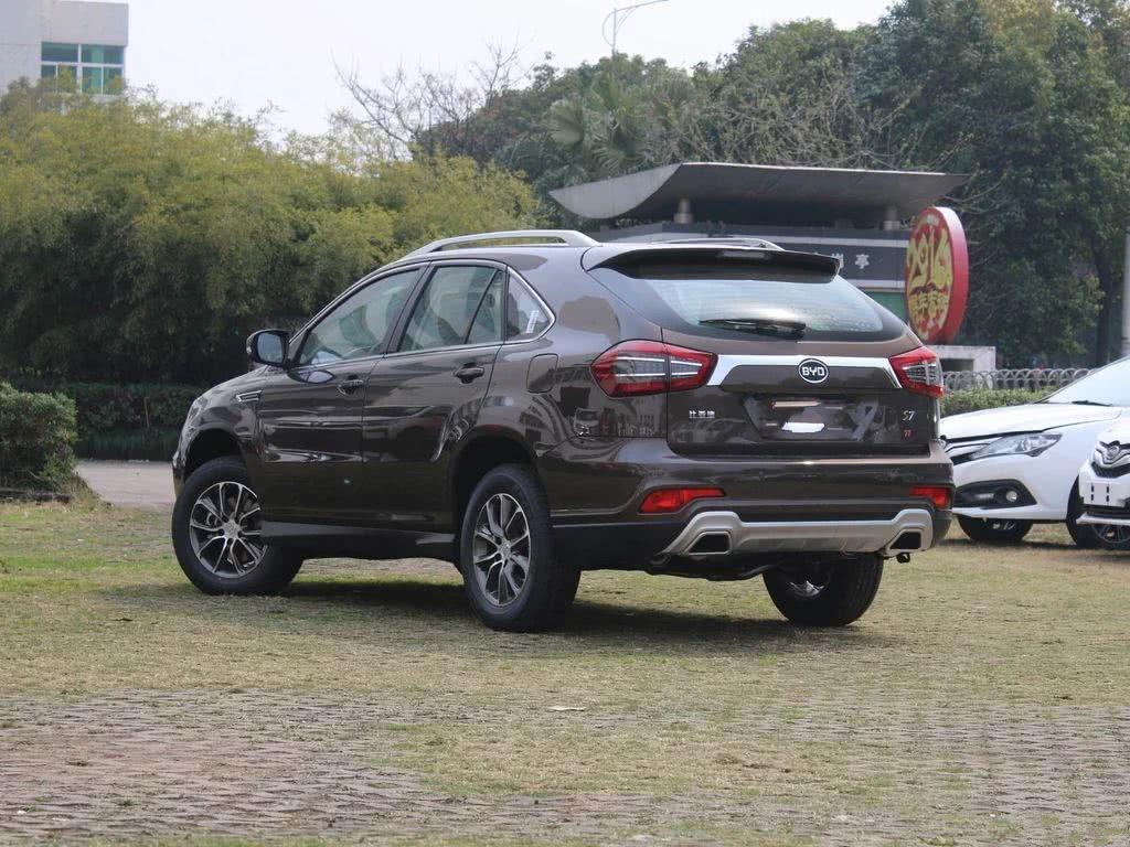 轴距2.73米离地180，配2.0T＋6DCT扭矩320，好开更有面子！