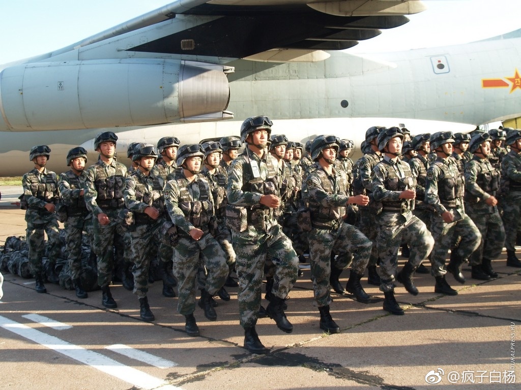 16日参加上合组织和平使命-2018联合军演的
