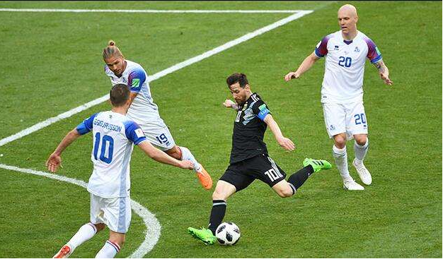 梅西首场比赛被曝踢假球冰岛队守门员:C罗来