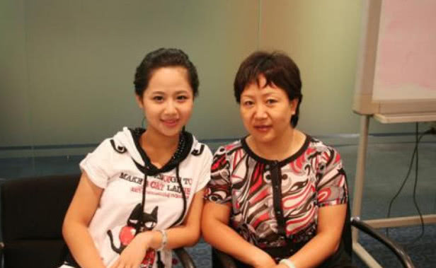 杨紫一家人都跟演戏有缘,爸爸有演员梦,妈妈曾