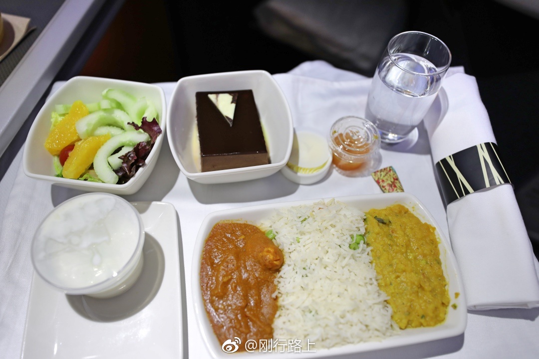 乘坐国泰航空被无意间升舱以后倍感亲切,决定