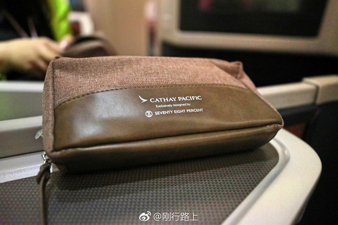 乘坐国泰航空被无意间升舱以后倍感亲切,决定