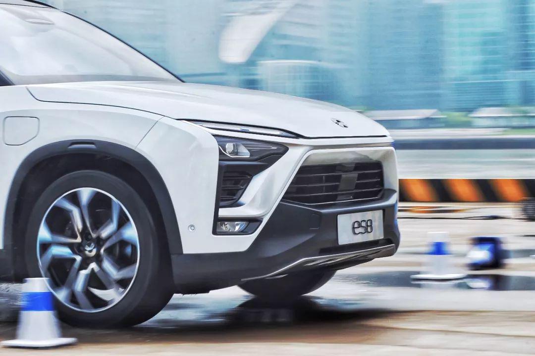 试驾蔚来ES8有感，顺便聊十块钱基准版的选配建议
