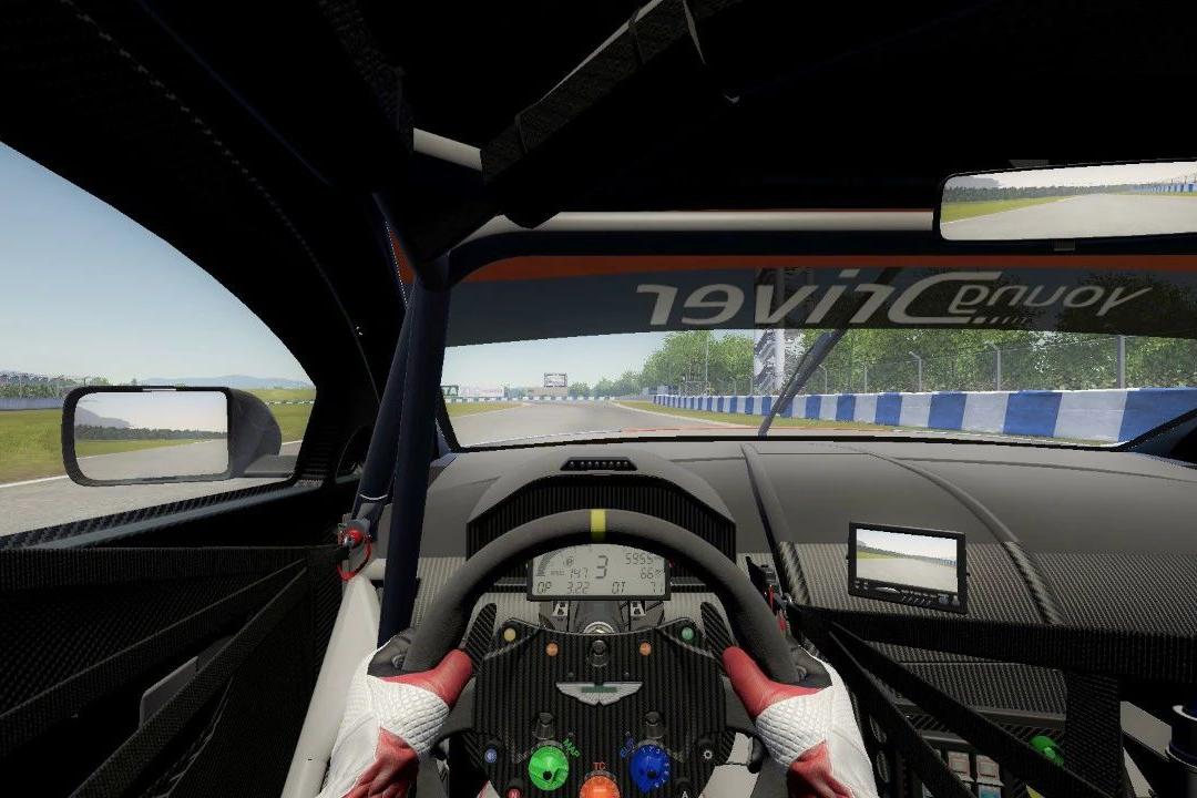 赛车冷知识 | 方向盘放左放右究竟由啥决定？车手江湖地位很重要