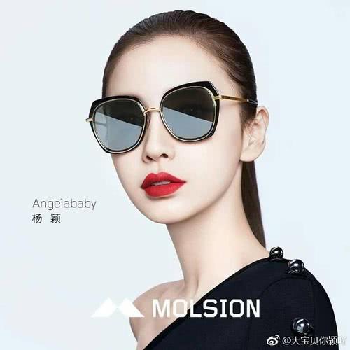 女星墨镜代言图,唐嫣Baby时髦,只有赵丽颖遮住