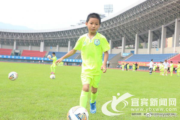 激情似火 2018少儿暑假免费足球培训班开课