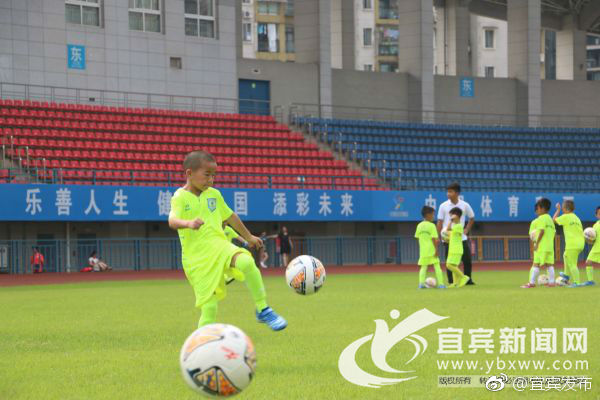 激情似火 2018少儿暑假免费足球培训班开课