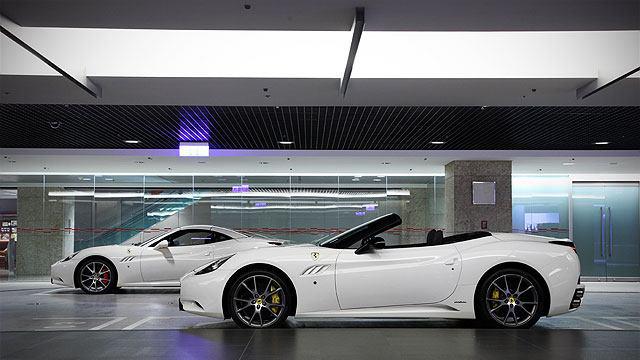 感受经典款法拉利California 30的驾驶体验