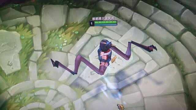 LOL玩家想秀本命剑姬女校长皮肤,进去游戏一看,整个人都吓坏了