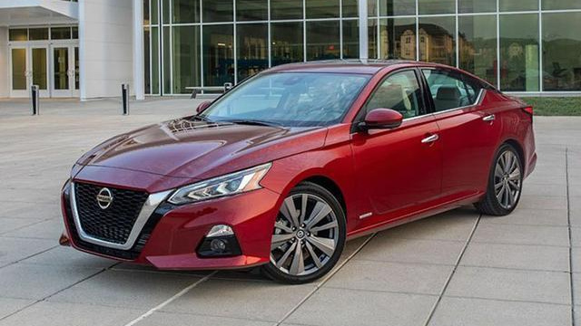 20来万配无边框车门！这3台车比奔驰漂亮，谁还买凯美瑞？