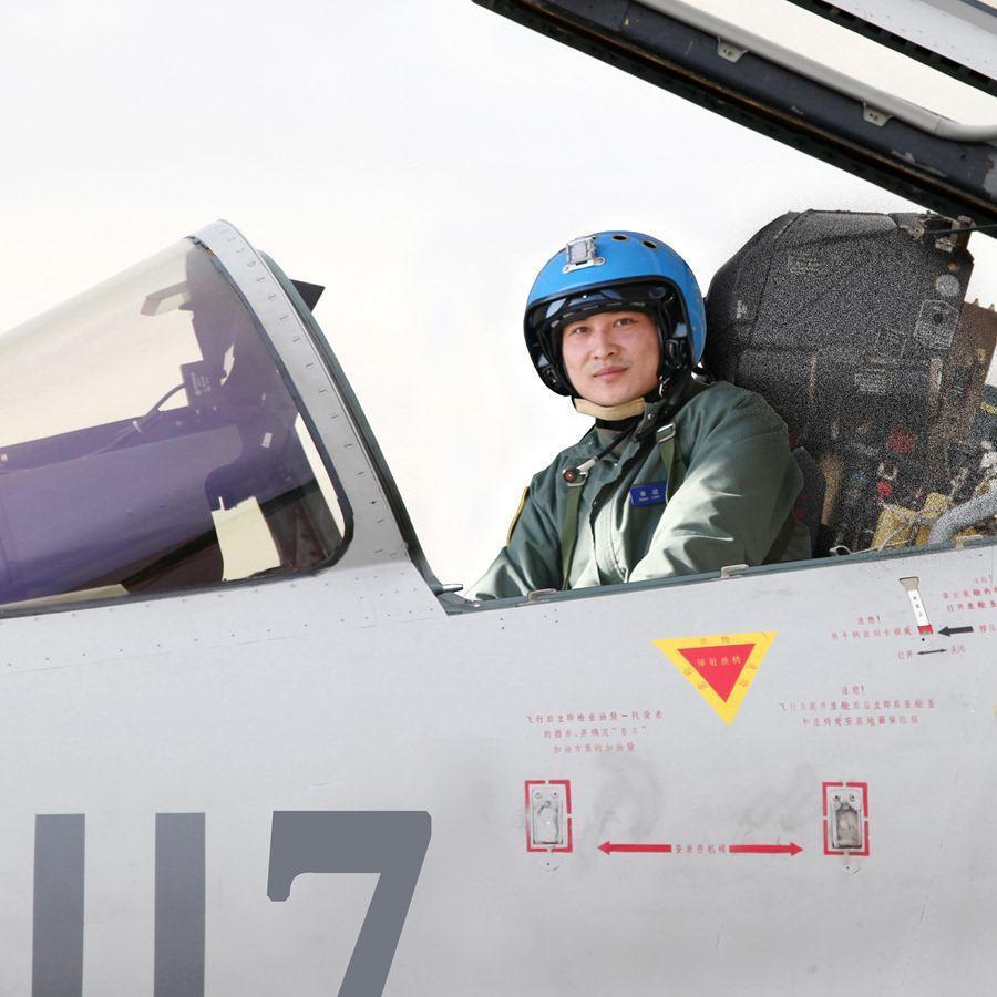 印度空军飞行员跳伞落地淡定午睡?画风很搞笑原因却很