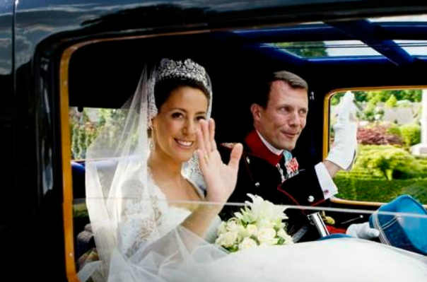 她被称为东方戴安娜,跟王子离婚,再婚后前夫都