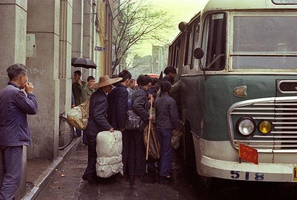 80年代经典照片:图1看了人人唾弃,图5是农村最幸福的时光_新浪看点