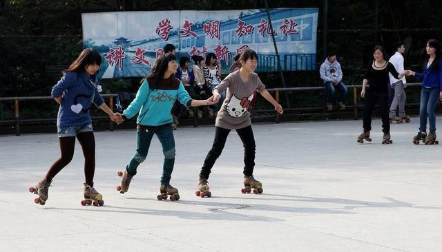 为什么90后最喜欢的去的是旱冰场?网友的回复