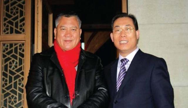 昔日大佬万梓良如今满头白发皱纹横生,网友:大哥快回来把!